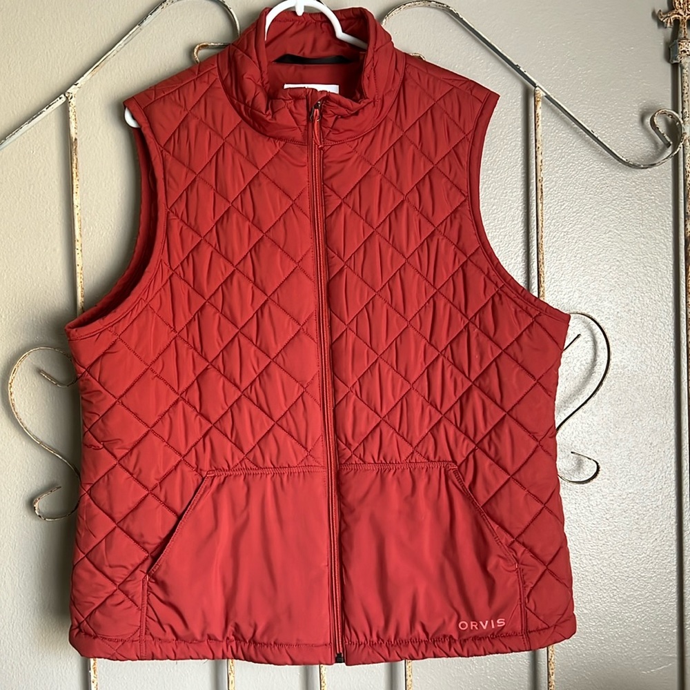 ORVIS. WOMENS VEST. OUTERWEAR. SIZE XL. BURNT ORANGE.